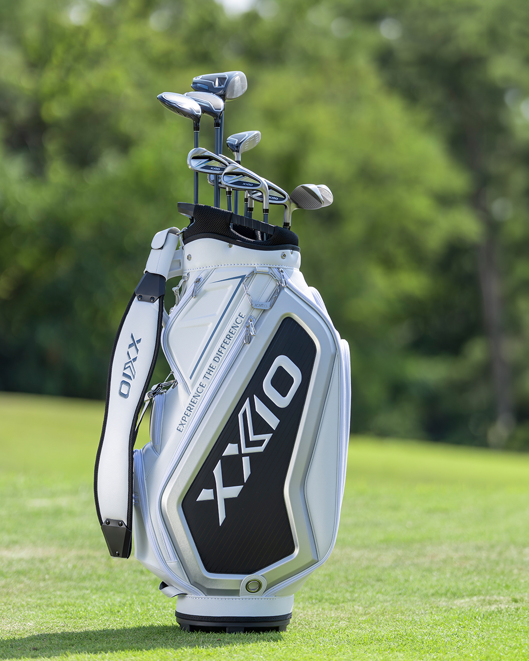 ゼクシオ XXIO EXPERIENCE THE DIFFERENCE | DUNLOP GOLFING WORLD
