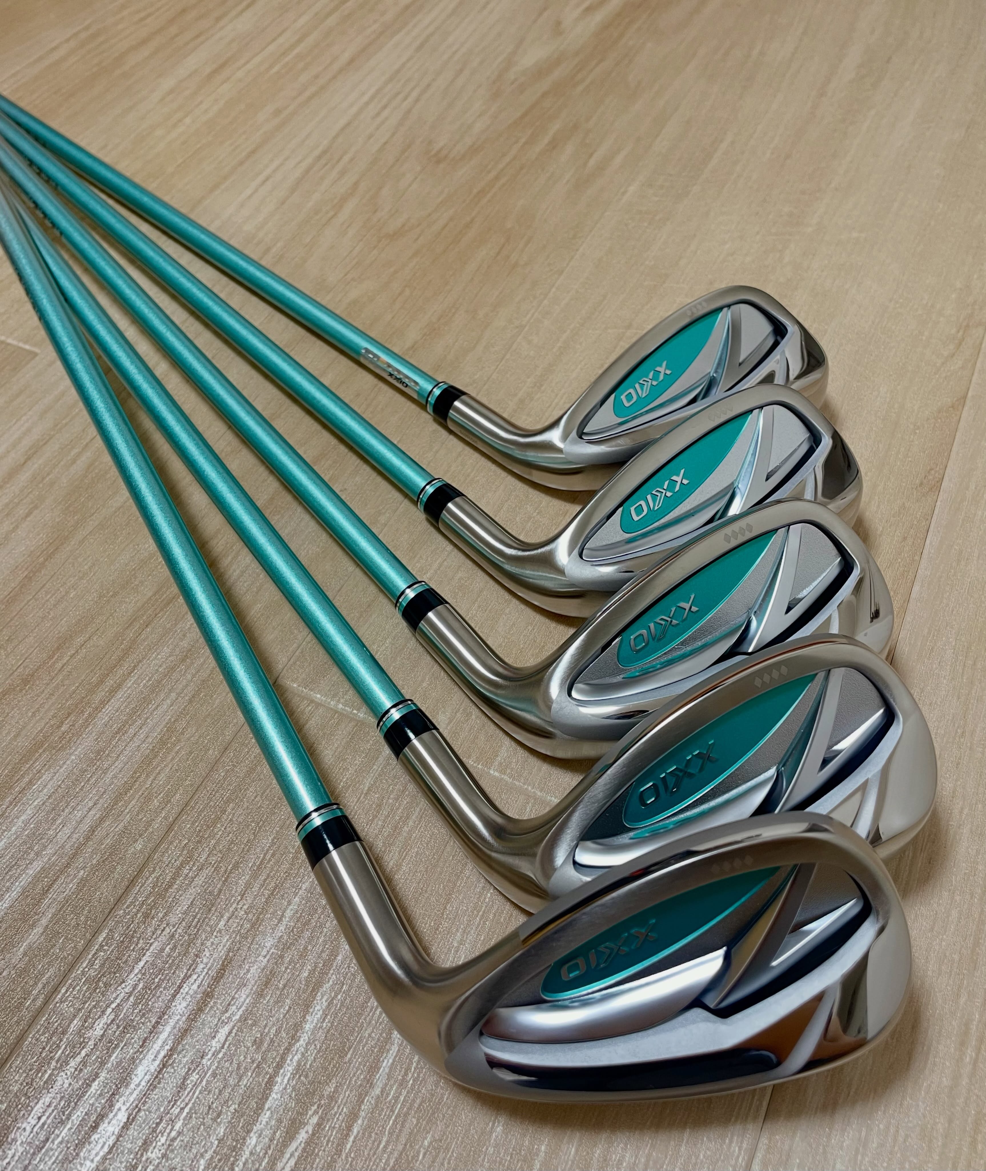 ゼクシオ XXIO EXPERIENCE THE DIFFERENCE | DUNLOP GOLFING WORLD